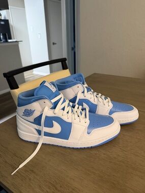 Nike Air Jordan 1 Mid - White and University Blue